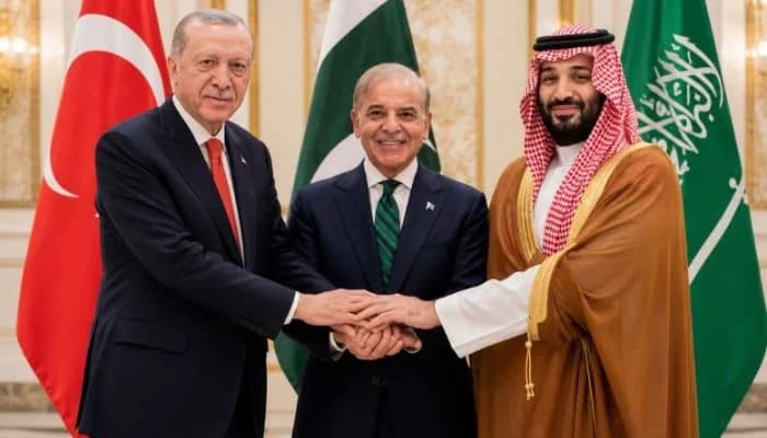 پاکستان عالمی بساط پر ابھرتی ہوئی ’ہِنج پاور‘ کے طور پر سامنے آ گیا: برطانوی اخبار ’فنانشل ٹائمز‘ کا اہم تجزیہ