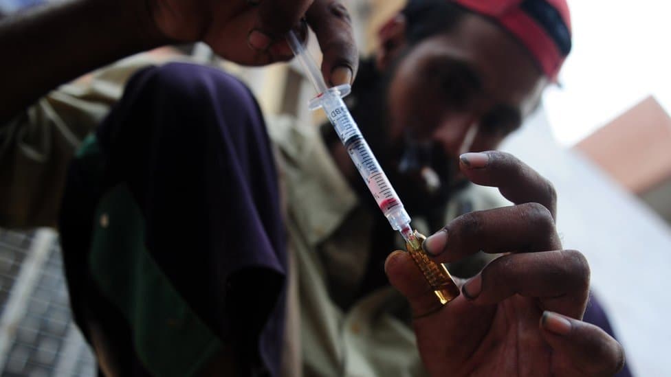 کراچی: منشیات کے عادی اور پیشہ ور بھکاریوں کے خلاف کریک ڈاؤن، 38 افراد گرفتار