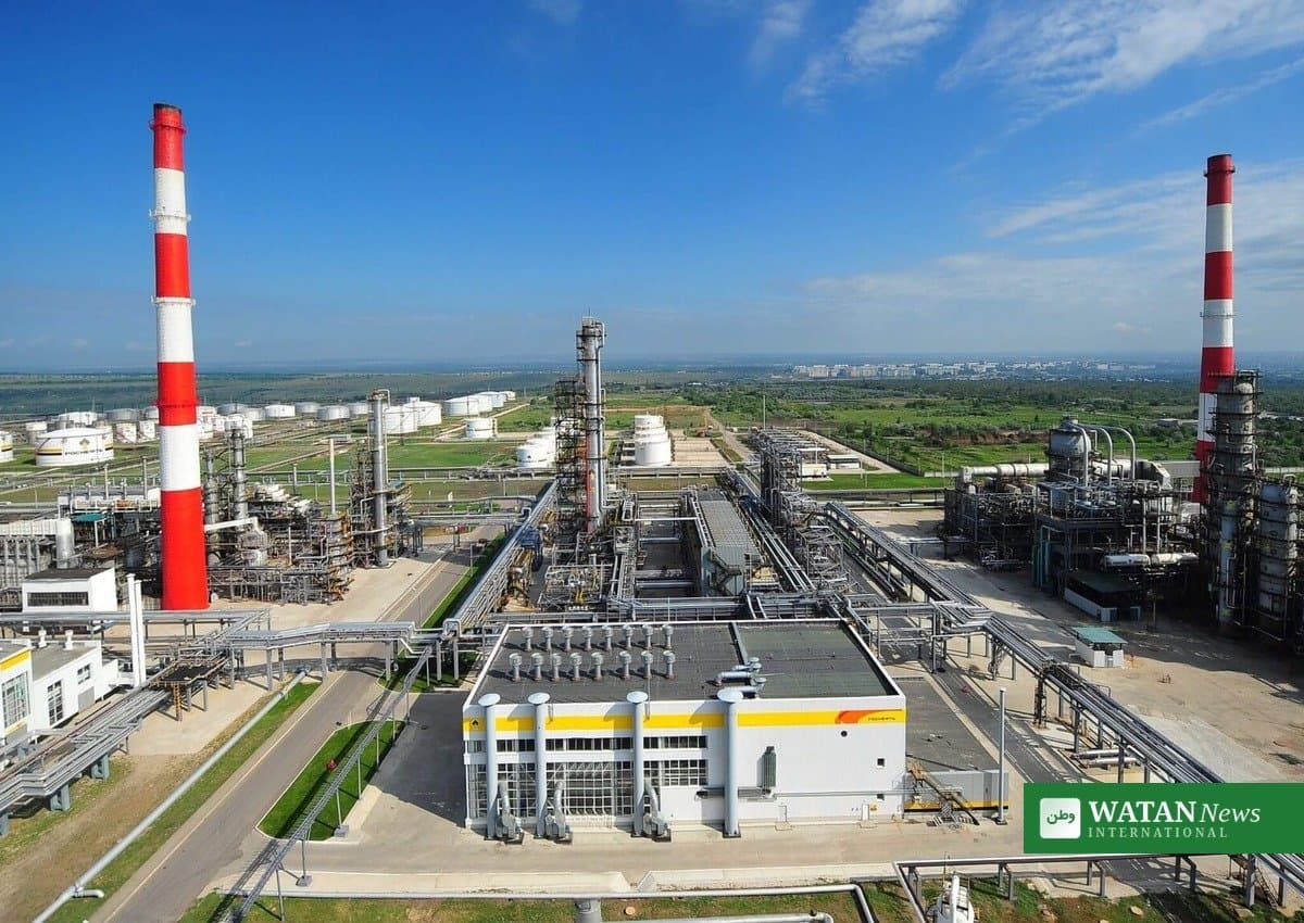 Ukraine Refinery Strikes Paused After US Pressure, Report Says