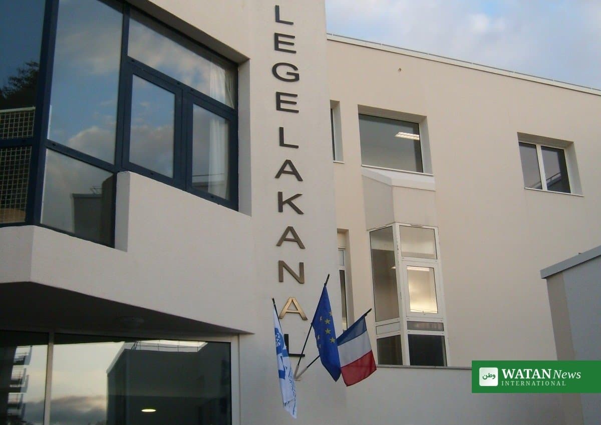 14-Year-Old Pupil Arrested After Shooting Principal and Teacher at French School