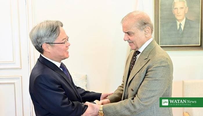 چینی سفیر کا وزیراعظم شہباز شریف کا استقبال، چین کی 77ویں سالگرہ کی تقریب