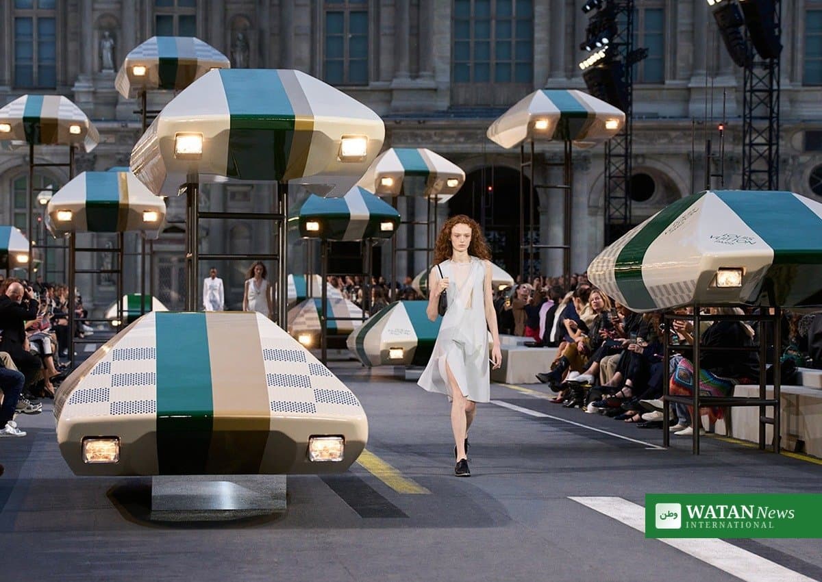 Louis Vuitton lukkede Paris Fashion Week: Flyvende biler og ‘anden hud’ til SS27