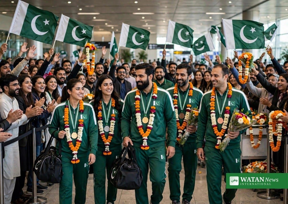 Pakistan squash heroes accorded rousing welcome at Islamabad Airport